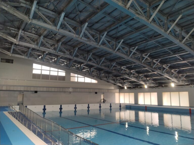 緑町公園プール：排煙窓の施工実績